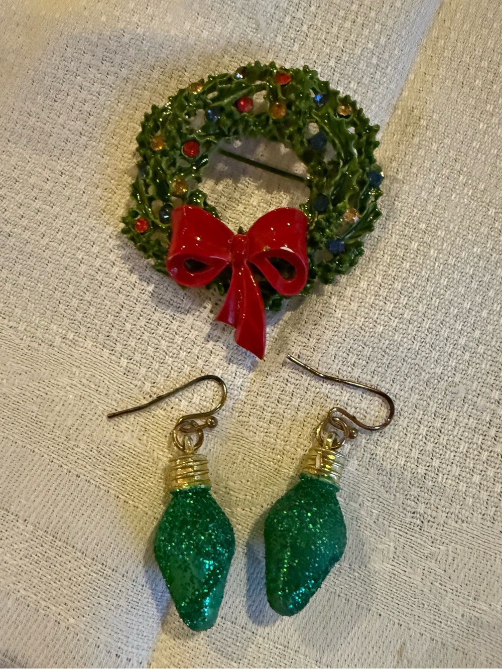 Vintage Christmas Green Wreath Brooch/Pin and Glitter Bulb Earrings